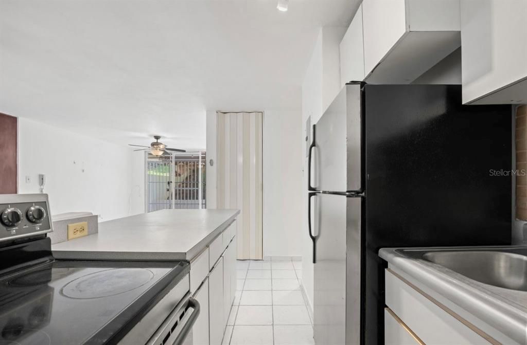 В аренду: $1,350 (3 спален, 1 ванн, 1031 Квадратных фут)