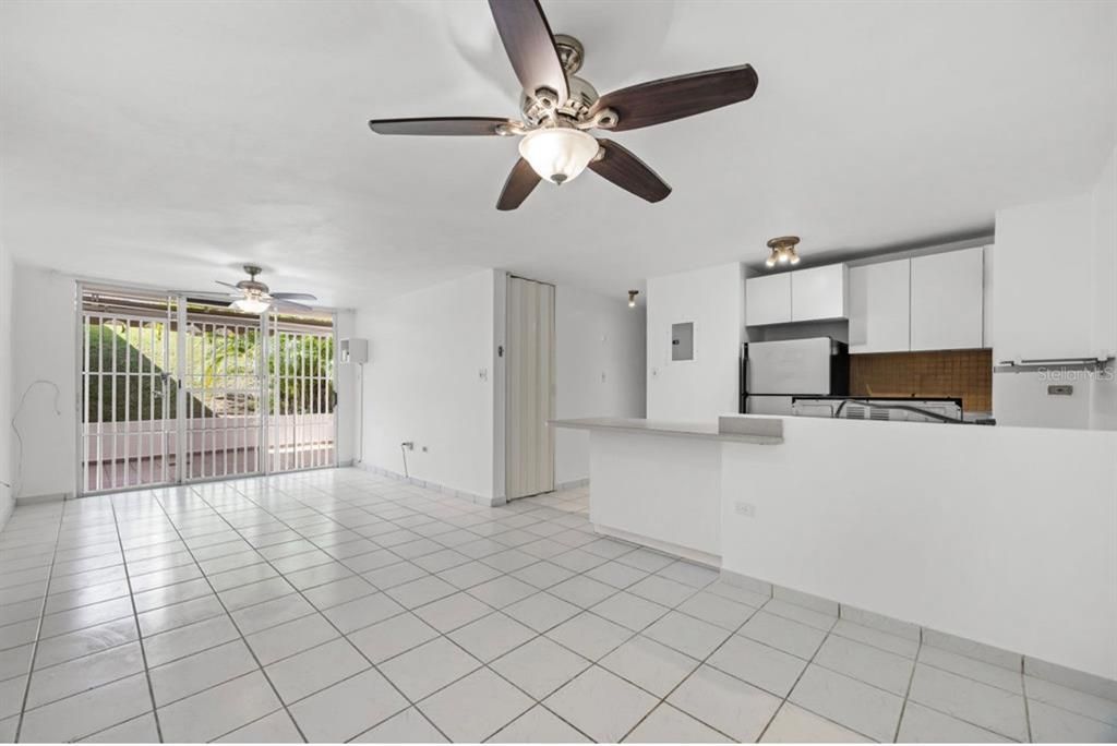 В аренду: $1,350 (3 спален, 1 ванн, 1031 Квадратных фут)