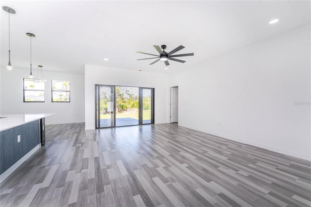 For Sale: $349,999 (3 beds, 2 baths, 1950 Square Feet)