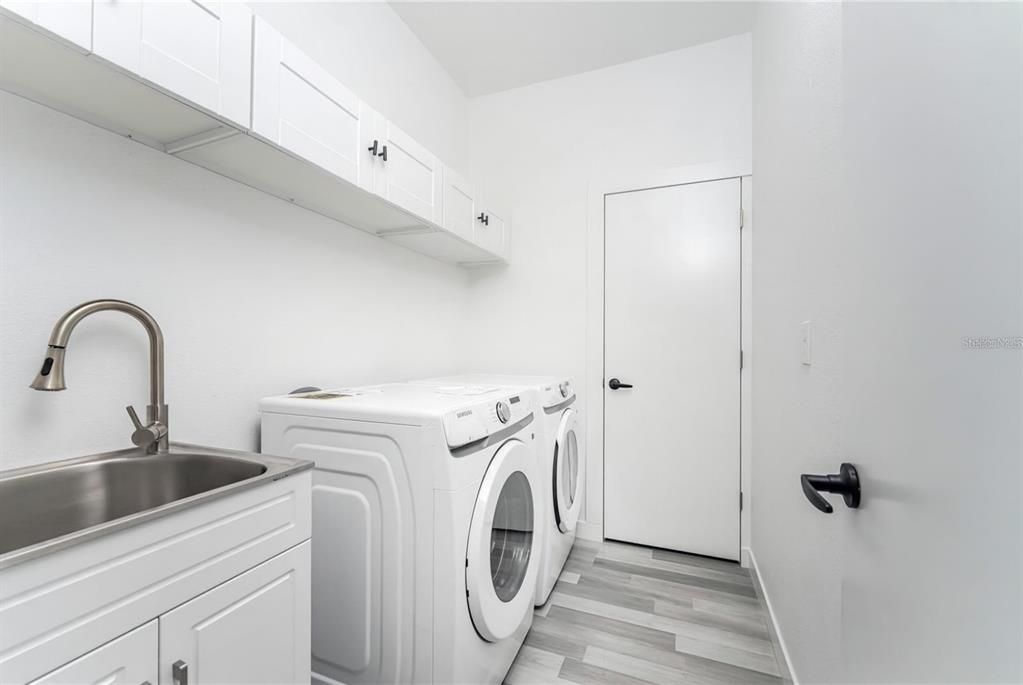 For Sale: $349,999 (3 beds, 2 baths, 1950 Square Feet)