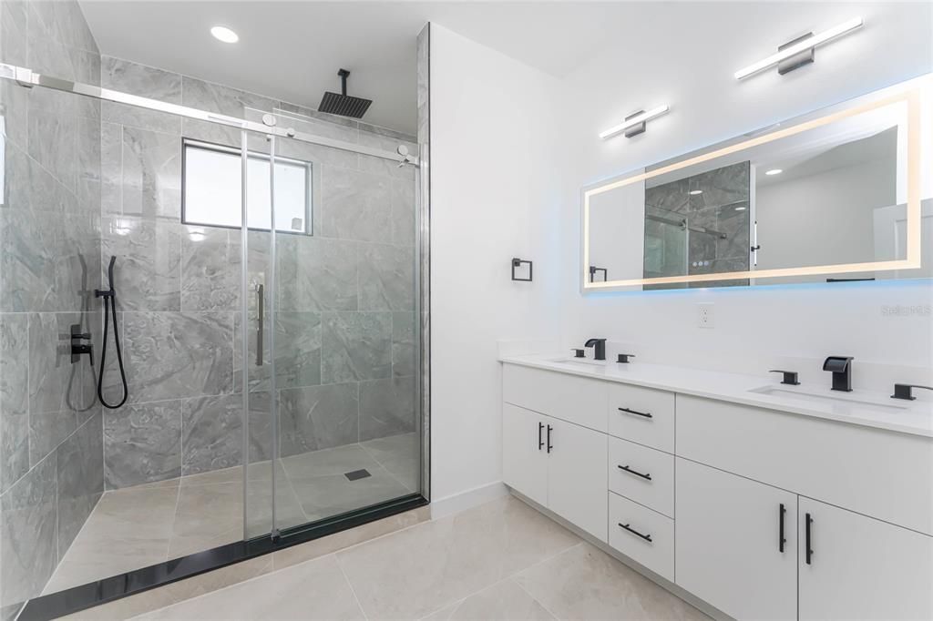 For Sale: $349,999 (3 beds, 2 baths, 1950 Square Feet)