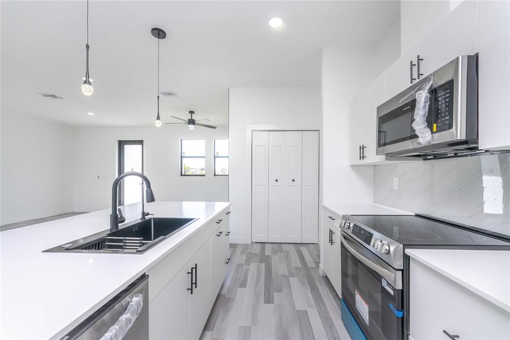 For Sale: $349,999 (3 beds, 2 baths, 1950 Square Feet)