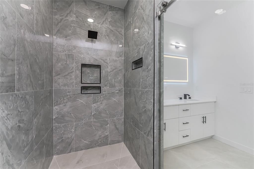 For Sale: $349,999 (3 beds, 2 baths, 1950 Square Feet)