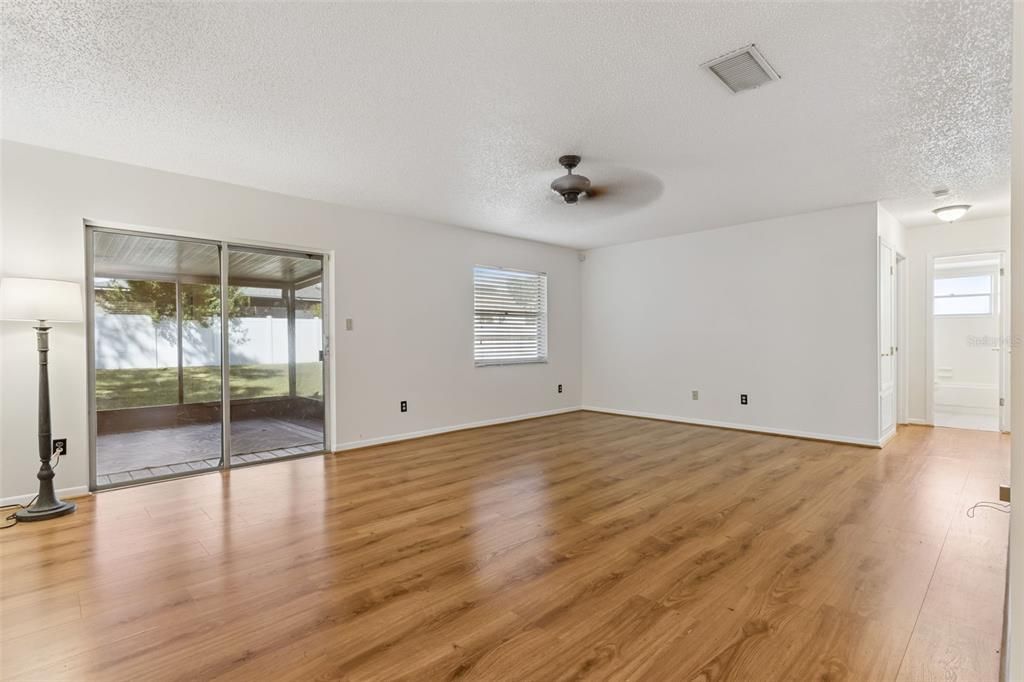 For Sale: $360,000 (4 beds, 2 baths, 1539 Square Feet)