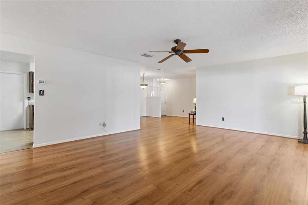 For Sale: $360,000 (4 beds, 2 baths, 1539 Square Feet)