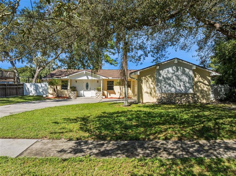 For Sale: $360,000 (4 beds, 2 baths, 1539 Square Feet)