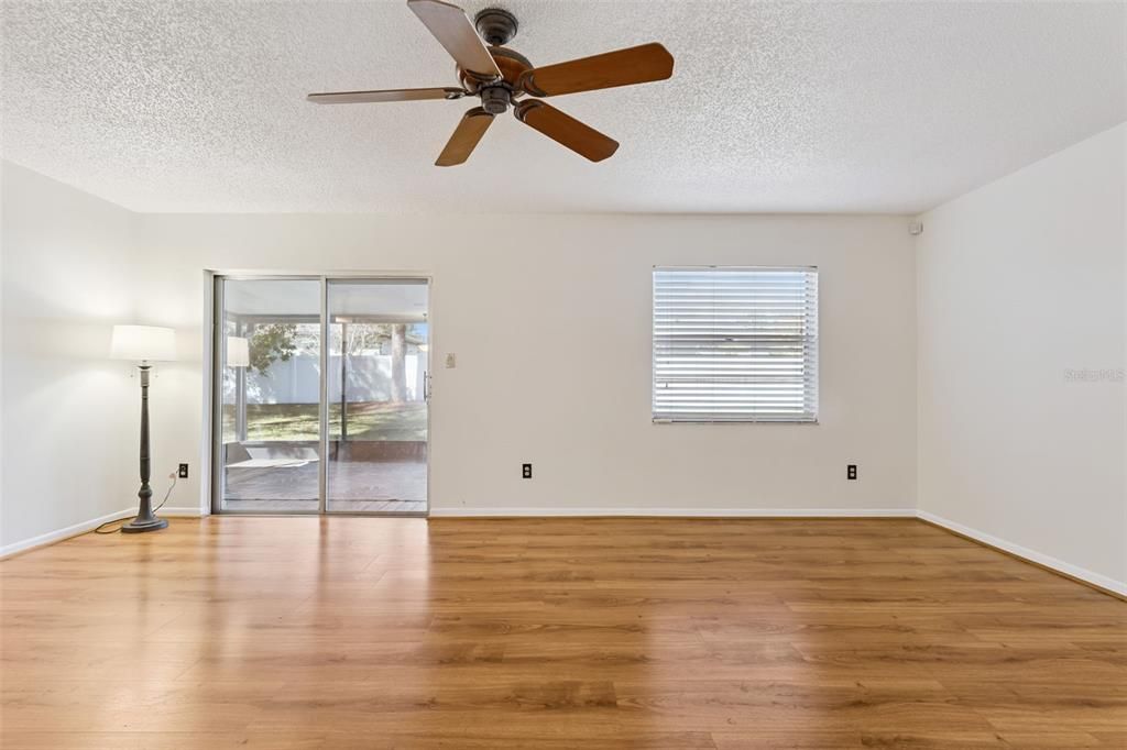 For Sale: $360,000 (4 beds, 2 baths, 1539 Square Feet)