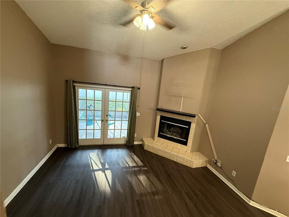 For Sale: $264,900 (4 beds, 2 baths, 1464 Square Feet)