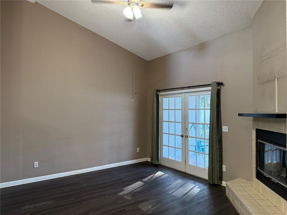 For Sale: $264,900 (4 beds, 2 baths, 1464 Square Feet)