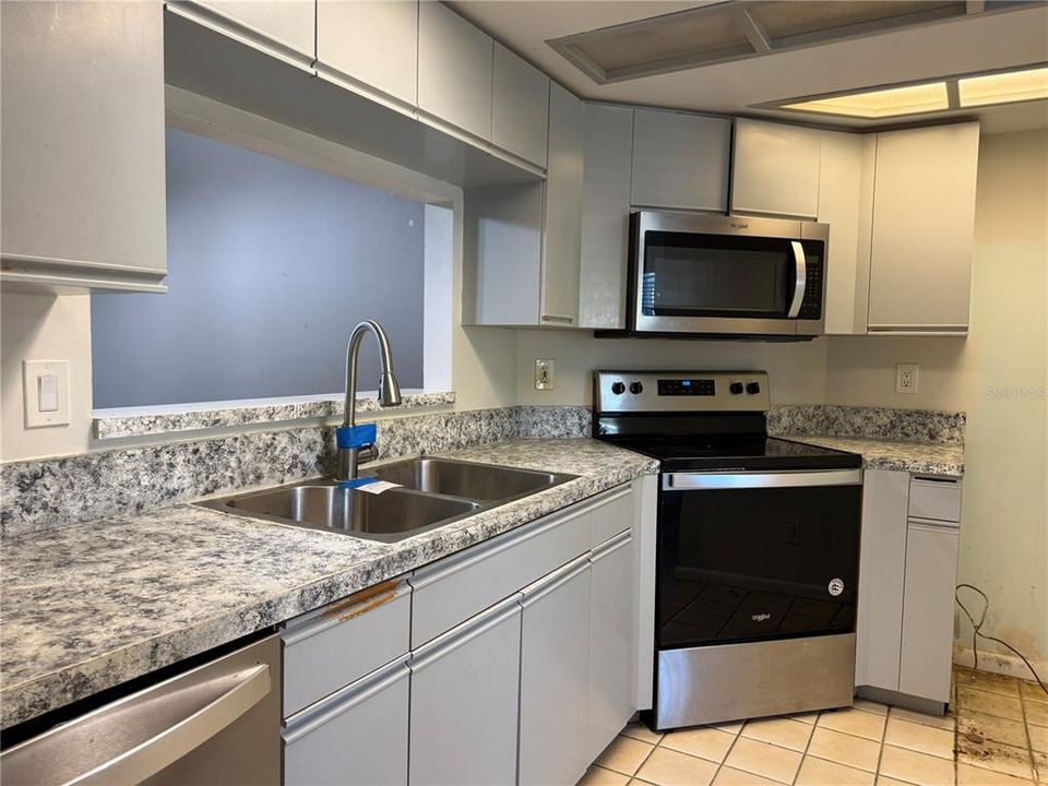 For Sale: $264,900 (4 beds, 2 baths, 1464 Square Feet)