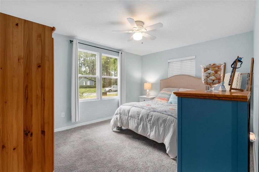 合同活跃: $269,900 (3 贝兹, 2 浴室, 1200 平方英尺)