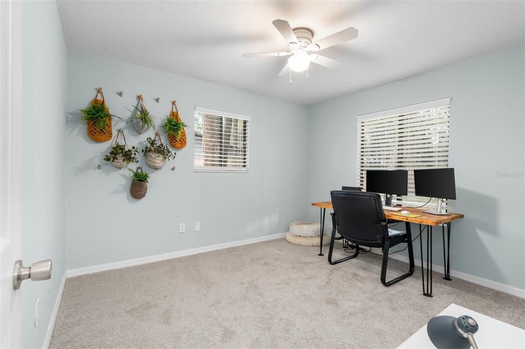 合同活跃: $269,900 (3 贝兹, 2 浴室, 1200 平方英尺)