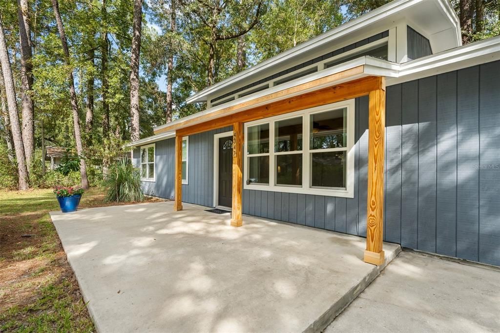 合同活跃: $269,900 (3 贝兹, 2 浴室, 1200 平方英尺)