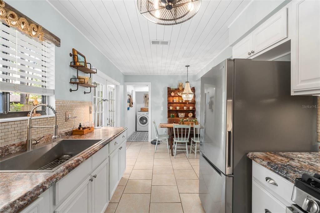 合同活跃: $269,900 (3 贝兹, 2 浴室, 1200 平方英尺)