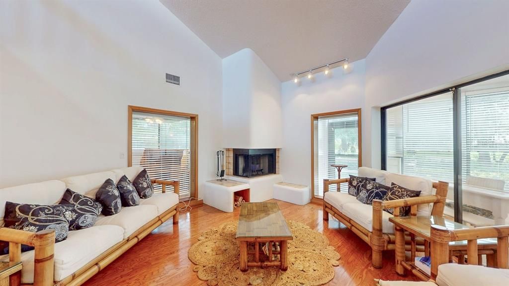 待售: $360,000 (2 贝兹, 2 浴室, 1785 平方英尺)