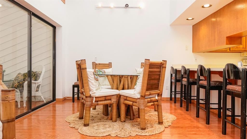 待售: $360,000 (2 贝兹, 2 浴室, 1785 平方英尺)