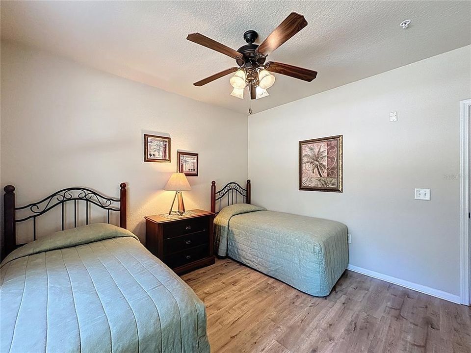 For Sale: $179,000 (3 beds, 3 baths, 1217 Square Feet)