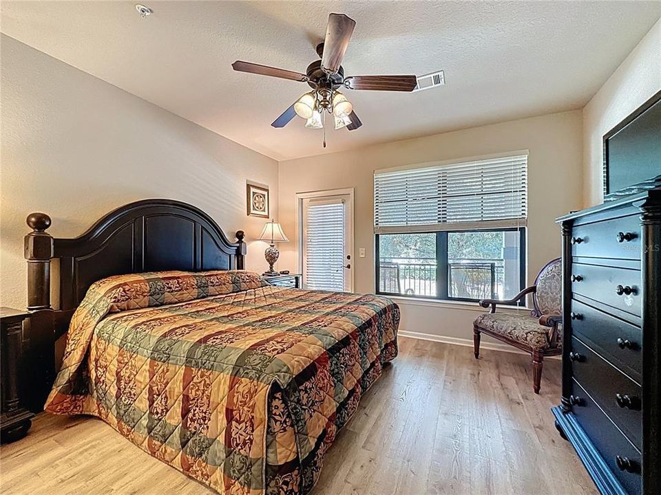 For Sale: $179,000 (3 beds, 3 baths, 1217 Square Feet)