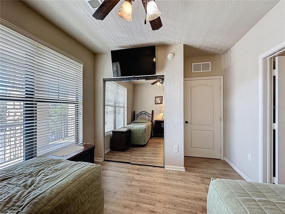 For Sale: $179,000 (3 beds, 3 baths, 1217 Square Feet)