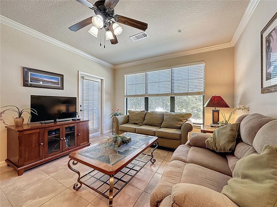 For Sale: $179,000 (3 beds, 3 baths, 1217 Square Feet)