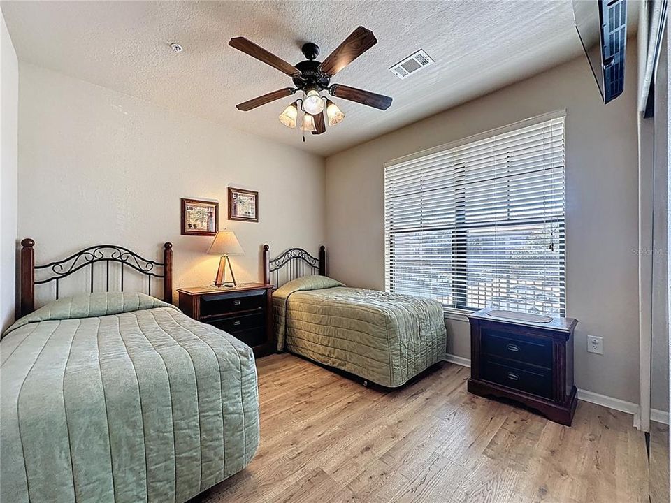 For Sale: $179,000 (3 beds, 3 baths, 1217 Square Feet)