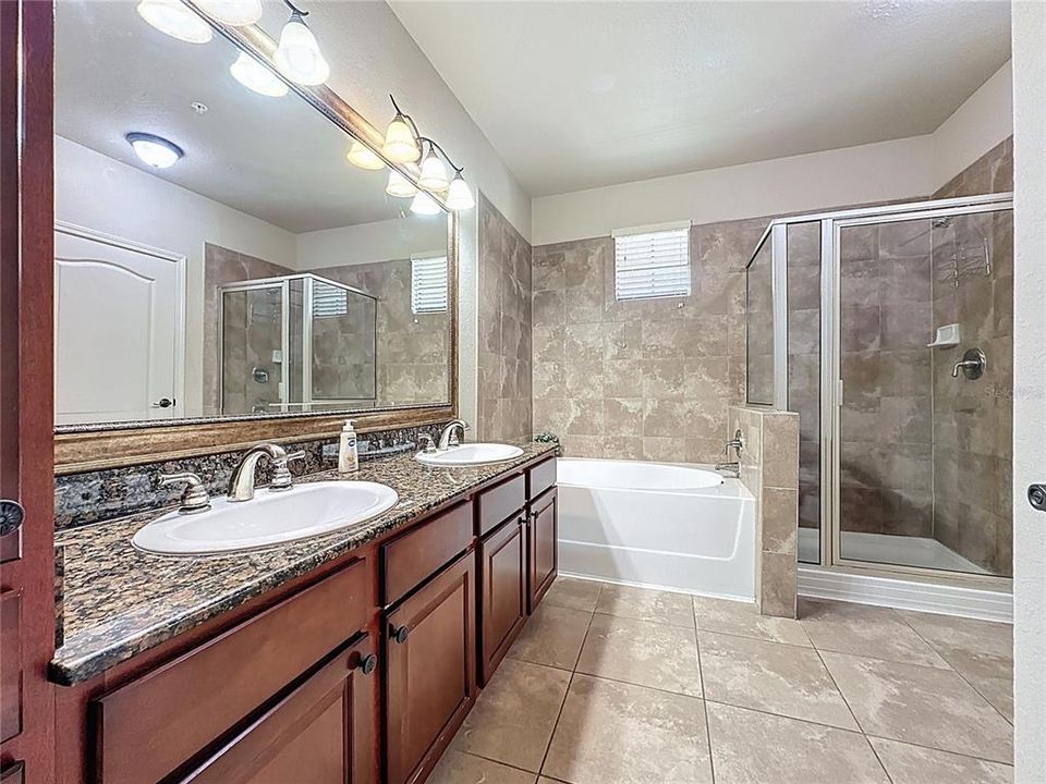 For Sale: $179,000 (3 beds, 3 baths, 1217 Square Feet)