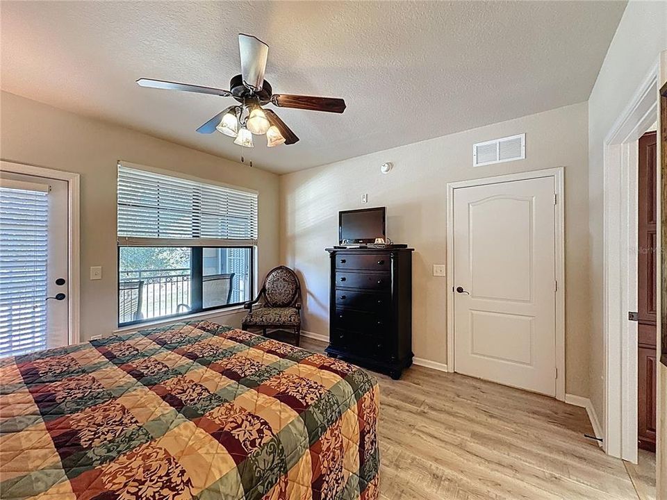 For Sale: $179,000 (3 beds, 3 baths, 1217 Square Feet)