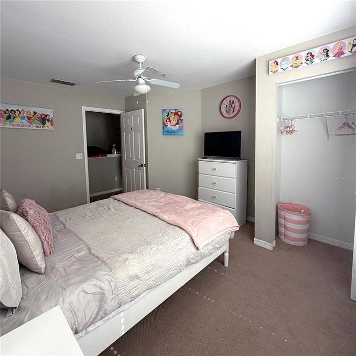 Activo con contrato: $203,000 (3 camas, 2 baños, 1296 Pies cuadrados)