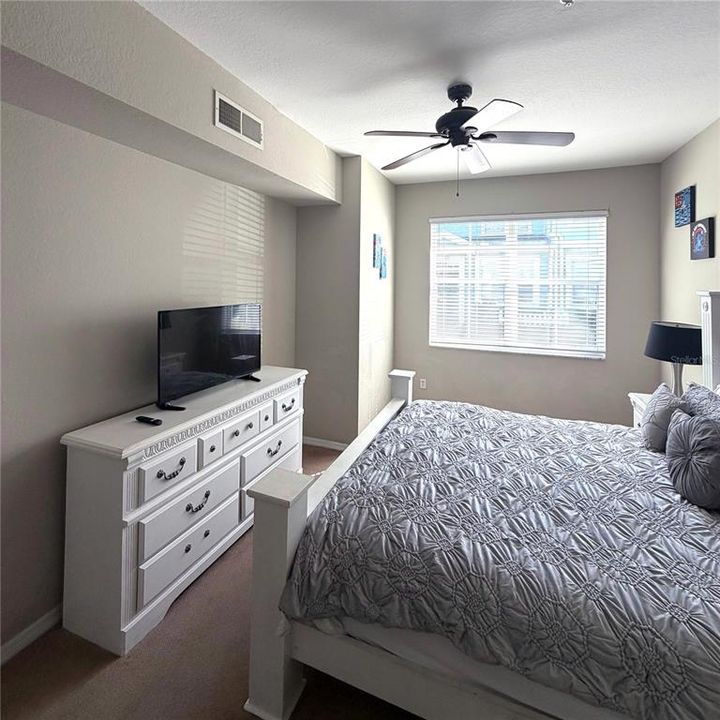 Activo con contrato: $203,000 (3 camas, 2 baños, 1296 Pies cuadrados)