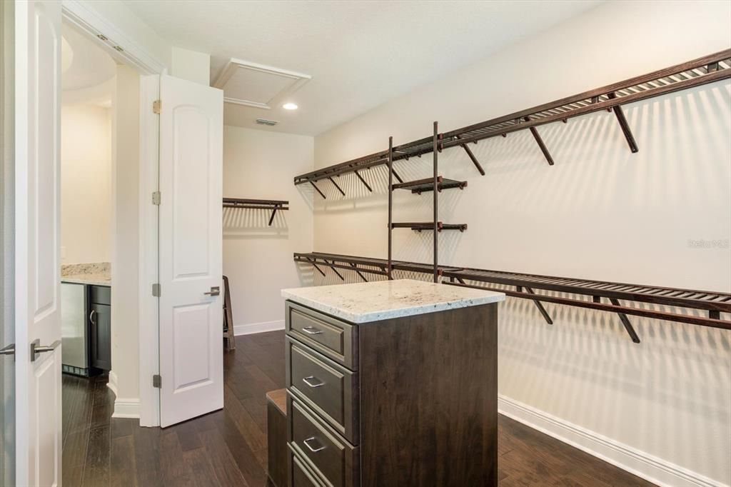 На продажу: $1,350,000 (4 спален, 4 ванн, 3627 Квадратных фут)