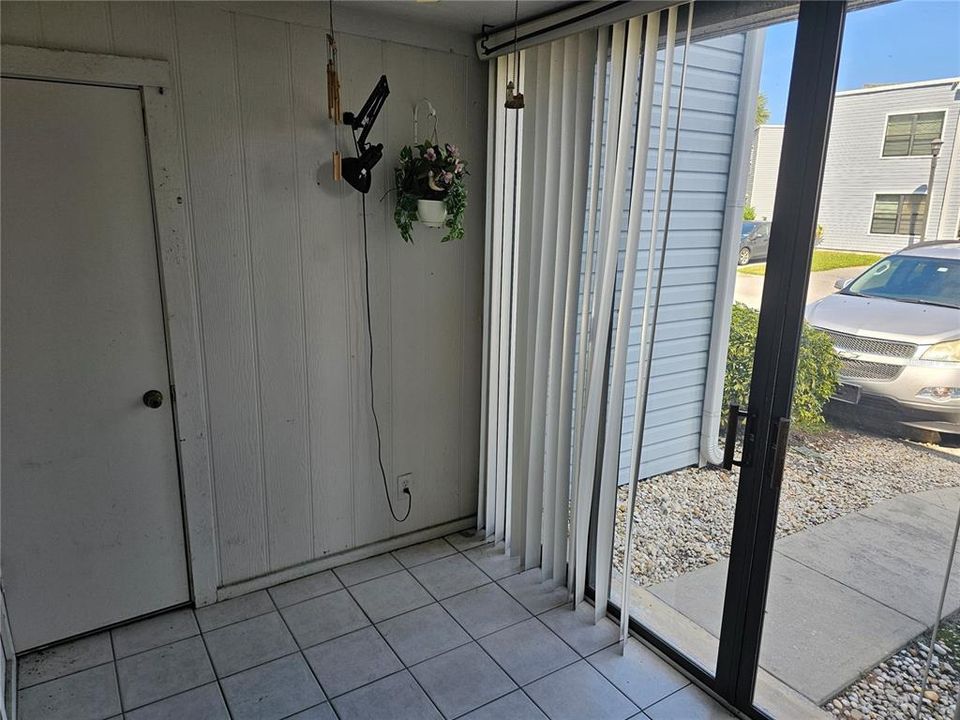 For Sale: $130,000 (2 beds, 2 baths, 820 Square Feet)