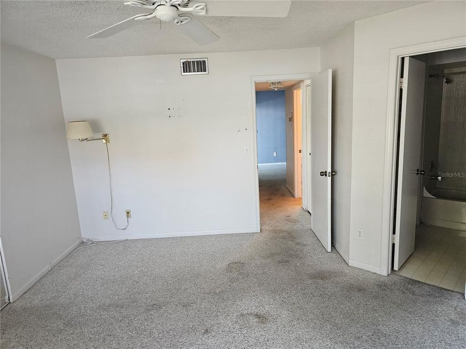 For Sale: $130,000 (2 beds, 2 baths, 820 Square Feet)