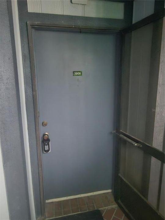 For Sale: $130,000 (2 beds, 2 baths, 820 Square Feet)