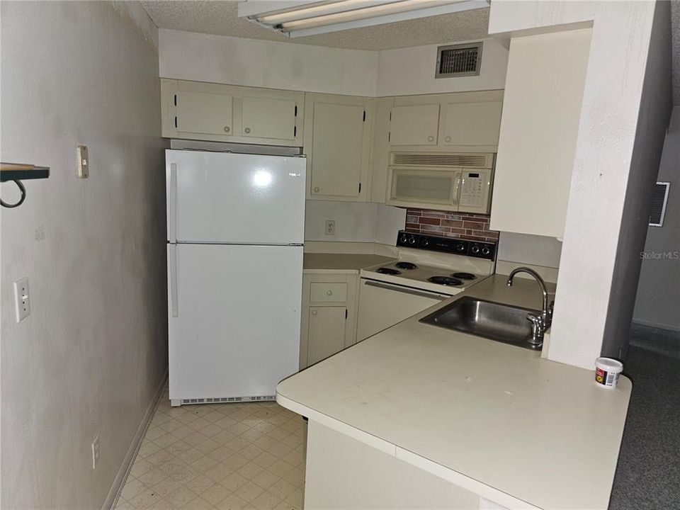 For Sale: $130,000 (2 beds, 2 baths, 820 Square Feet)