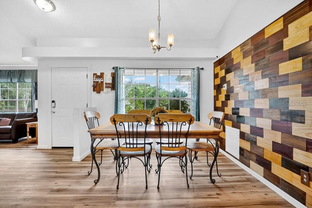 Active With Contract: $350,000 (3 beds, 2 baths, 1499 Square Feet)