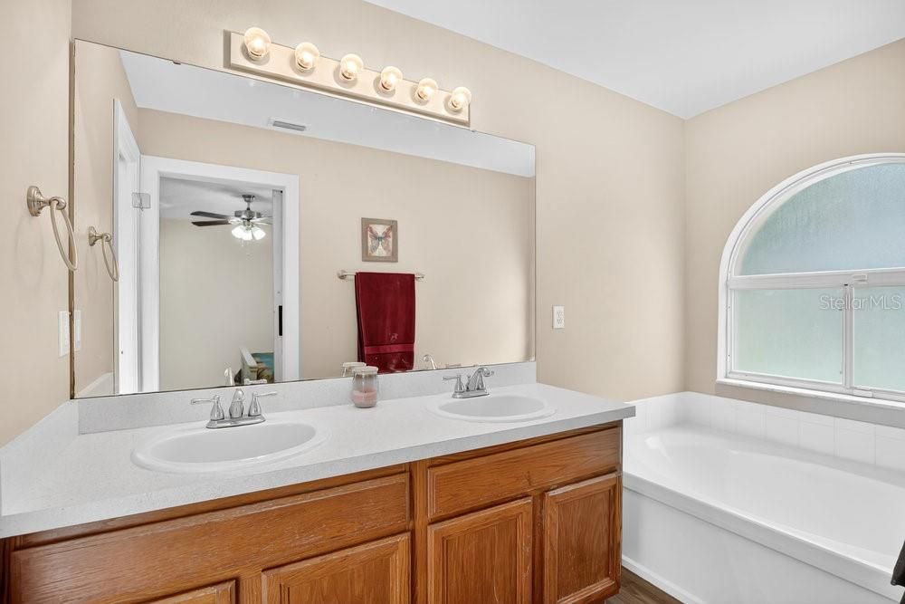 Active With Contract: $350,000 (3 beds, 2 baths, 1499 Square Feet)