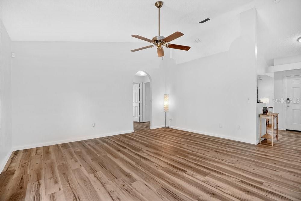 Active With Contract: $350,000 (3 beds, 2 baths, 1499 Square Feet)