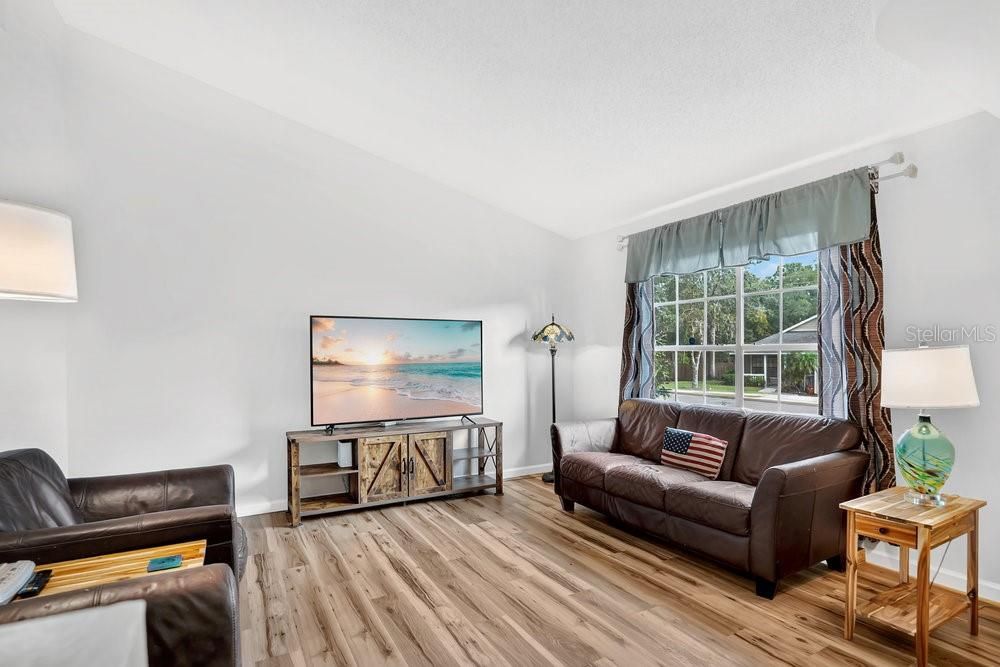 Active With Contract: $350,000 (3 beds, 2 baths, 1499 Square Feet)