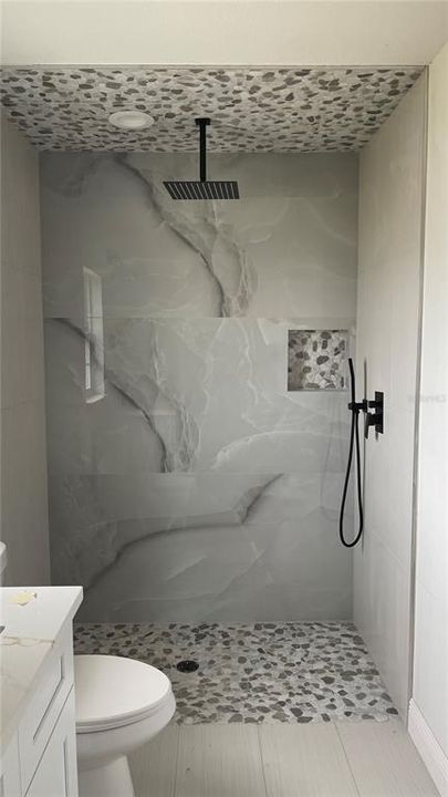 合同活跃: $285,000 (3 贝兹, 2 浴室, 1542 平方英尺)