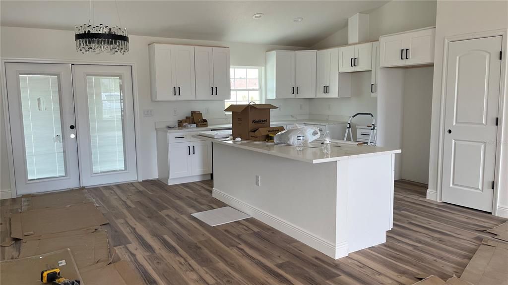 合同活跃: $285,000 (3 贝兹, 2 浴室, 1542 平方英尺)