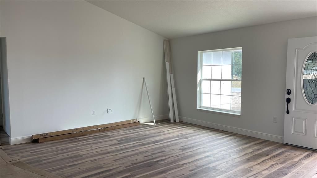 合同活跃: $285,000 (3 贝兹, 2 浴室, 1542 平方英尺)