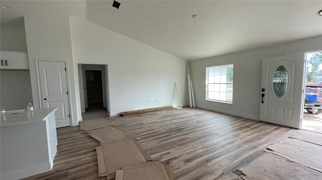 合同活跃: $285,000 (3 贝兹, 2 浴室, 1542 平方英尺)