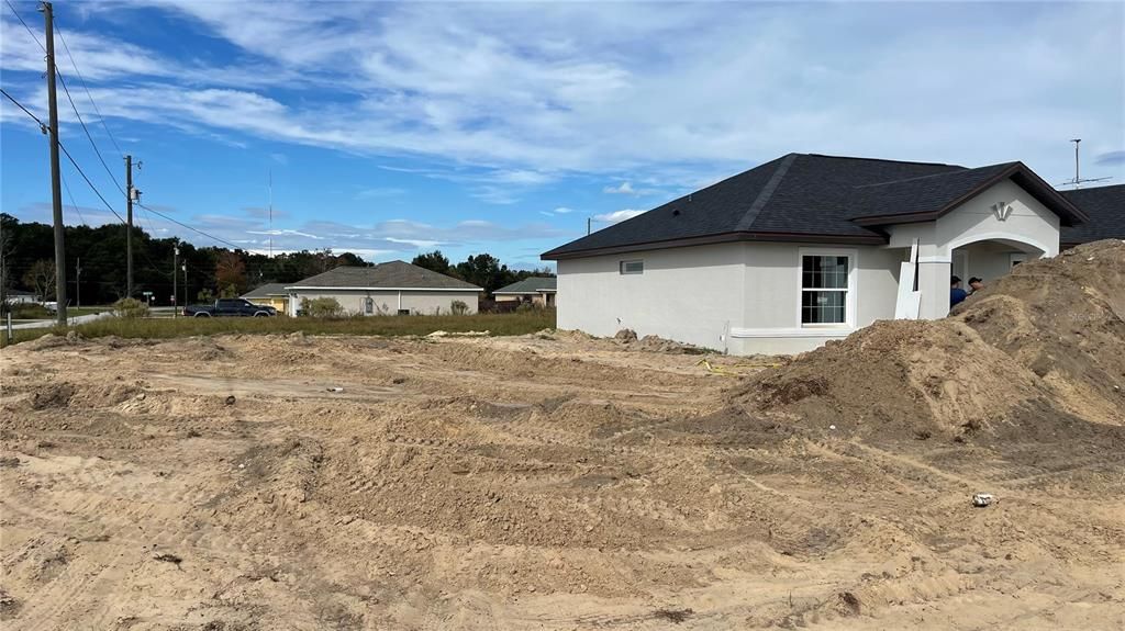 合同活跃: $285,000 (3 贝兹, 2 浴室, 1542 平方英尺)