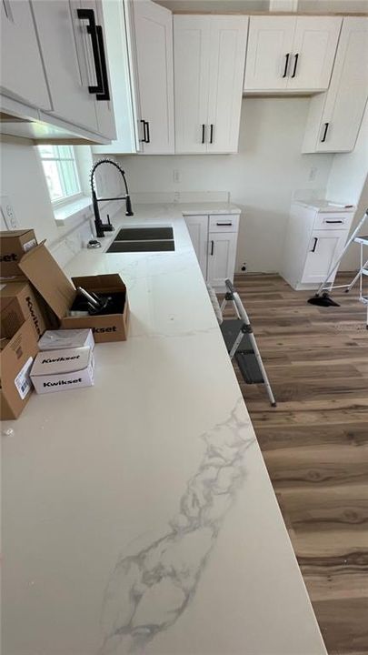 合同活跃: $285,000 (3 贝兹, 2 浴室, 1542 平方英尺)