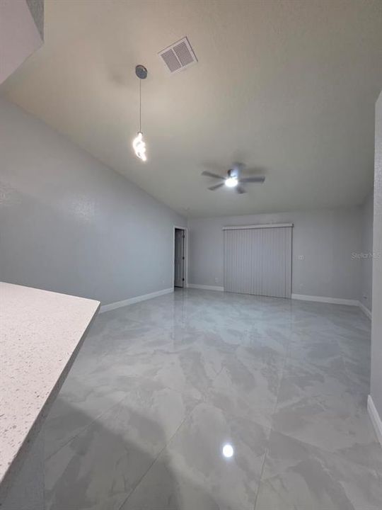 En Venta: $270,000 (3 camas, 2 baños, 1269 Pies cuadrados)