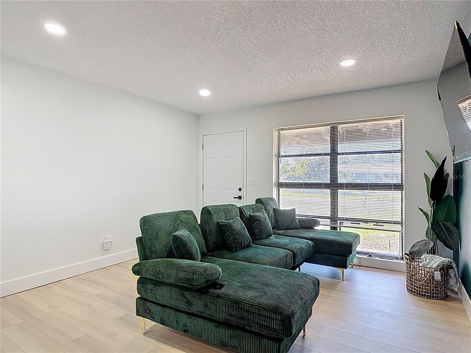 En Venta: $260,000 (3 camas, 2 baños, 1046 Pies cuadrados)