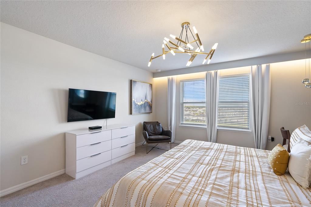 Active With Contract: $525,000 (5 beds, 4 baths, 2283 Square Feet)