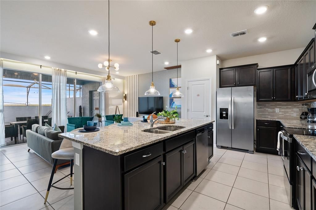 Active With Contract: $525,000 (5 beds, 4 baths, 2283 Square Feet)