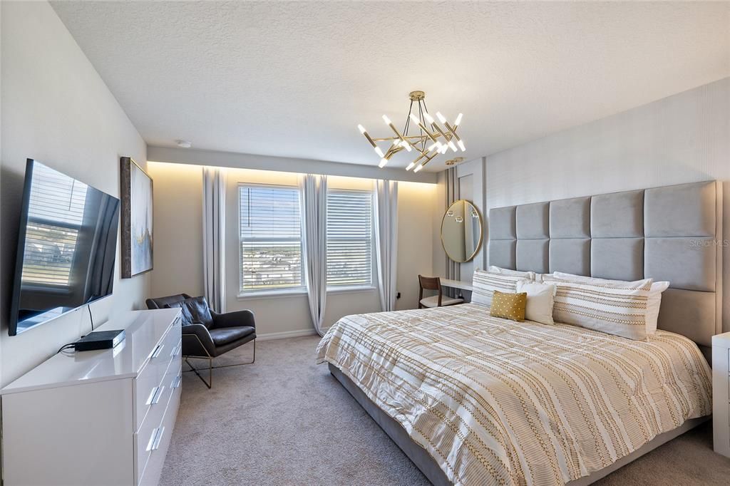 Active With Contract: $525,000 (5 beds, 4 baths, 2283 Square Feet)