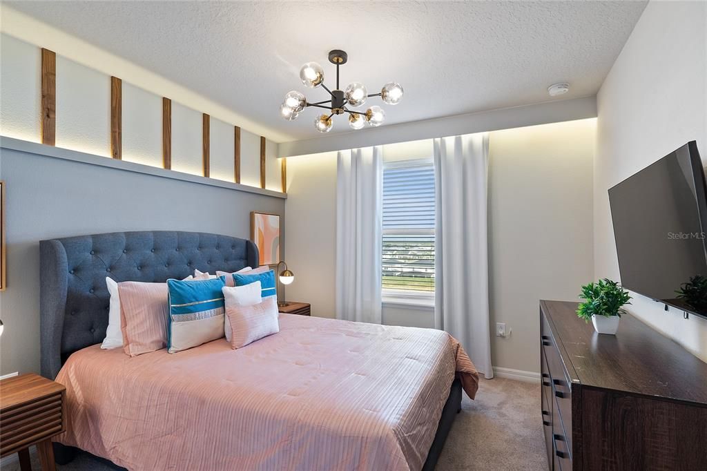 Active With Contract: $525,000 (5 beds, 4 baths, 2283 Square Feet)